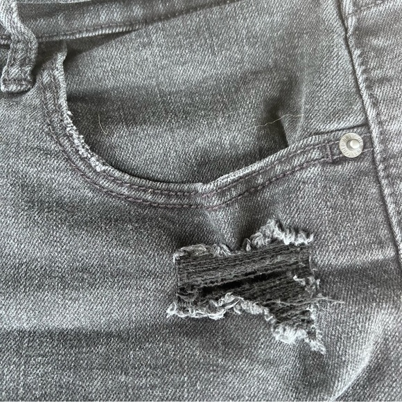 Old Navy Distressed Boyfriend Shorts Plus Size 14 Washed Black Stretch Raw Hem - Picture 4 of 7